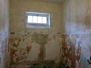 dachau prison cell