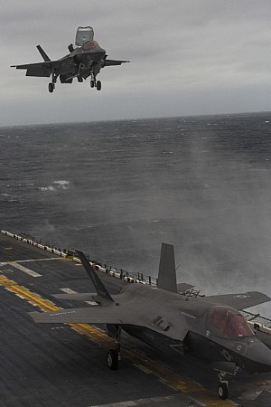f35b lands on wasp