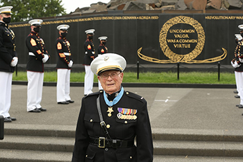 iwo jima medal of honor recipient