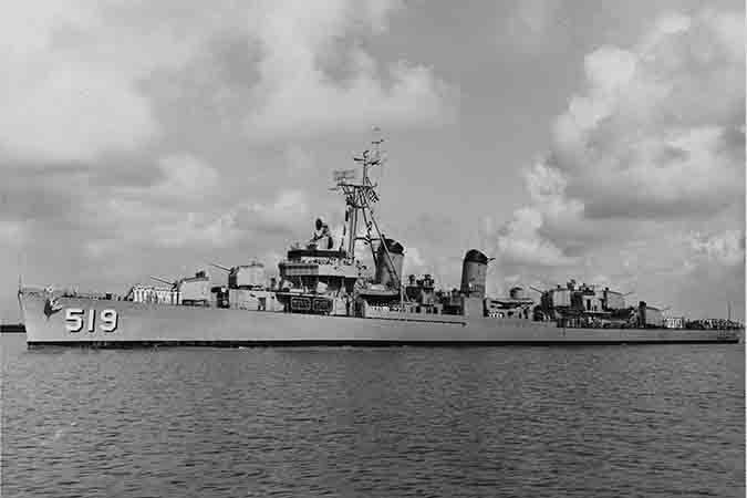 uss daly steams down cooper river