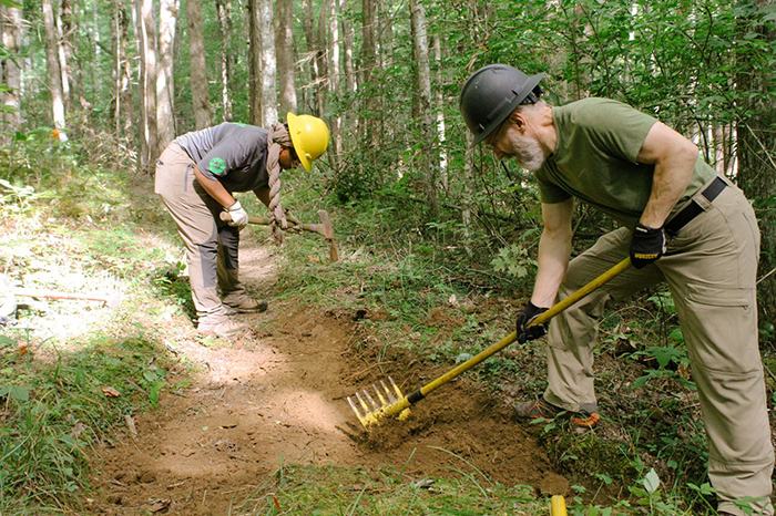 great smoky mountains national park trails volunteers