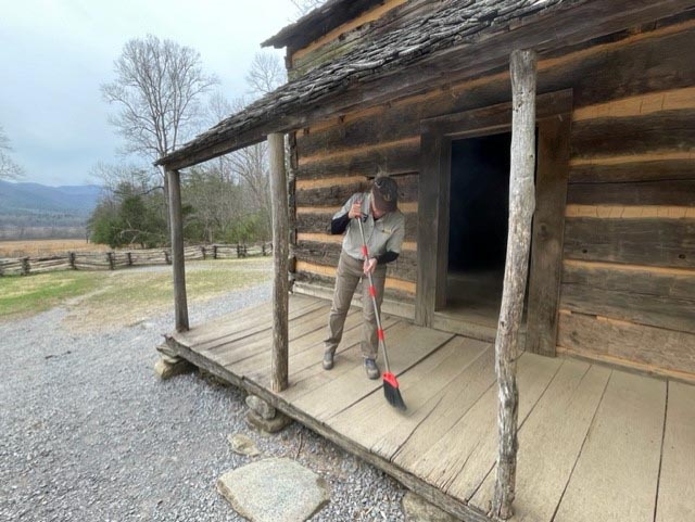 cades cove historic cabin