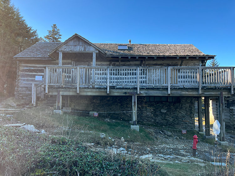LeConte Lodge recreation building
