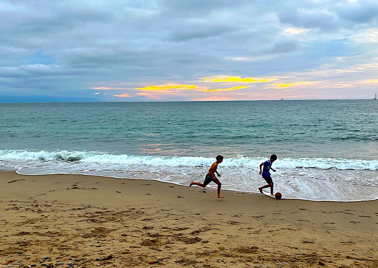 Puerto Villarta beach