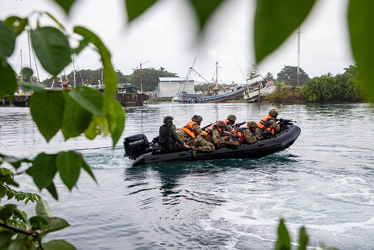 Soldiers assigned to Black Hawk Company US Army takes on Panama jungles