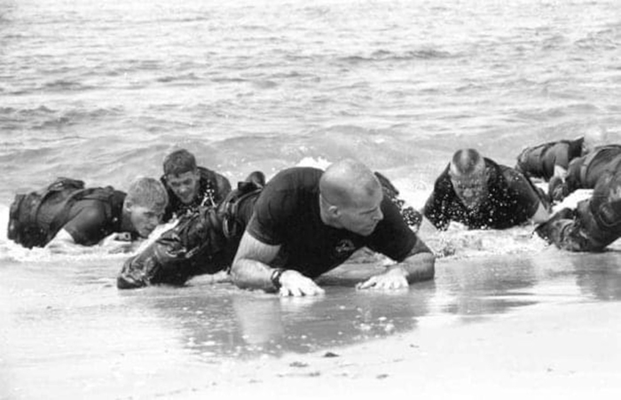 douglas zembiec leads Marine Amphibious Reconnaissance School students ashore 