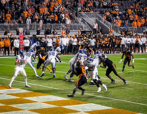 vols claw the cats