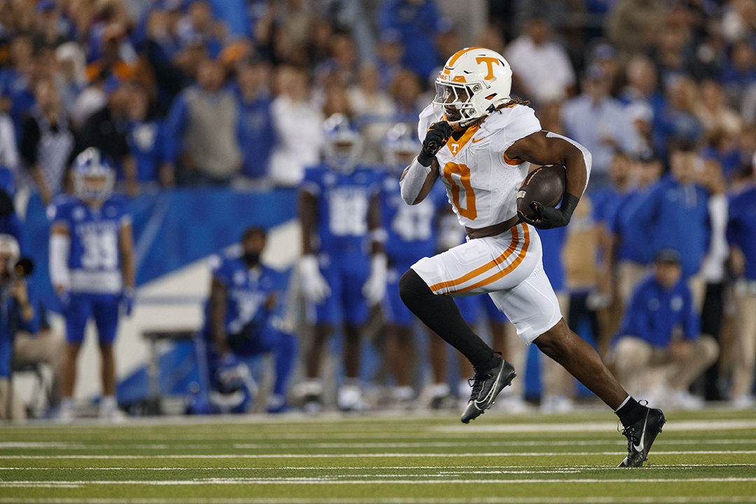 Milton, Sampson close out Kentucky, 3327, as 21/20 Vols secure bowl