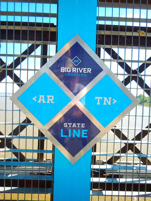mississippi river state line sign