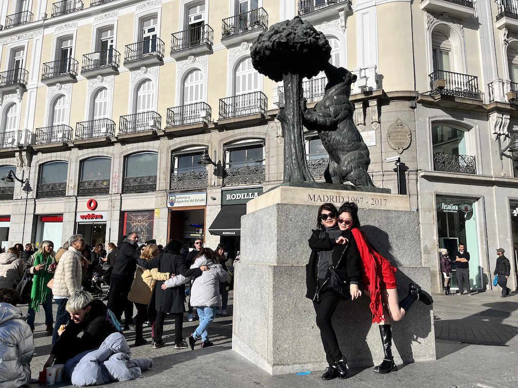 madrid bear statue