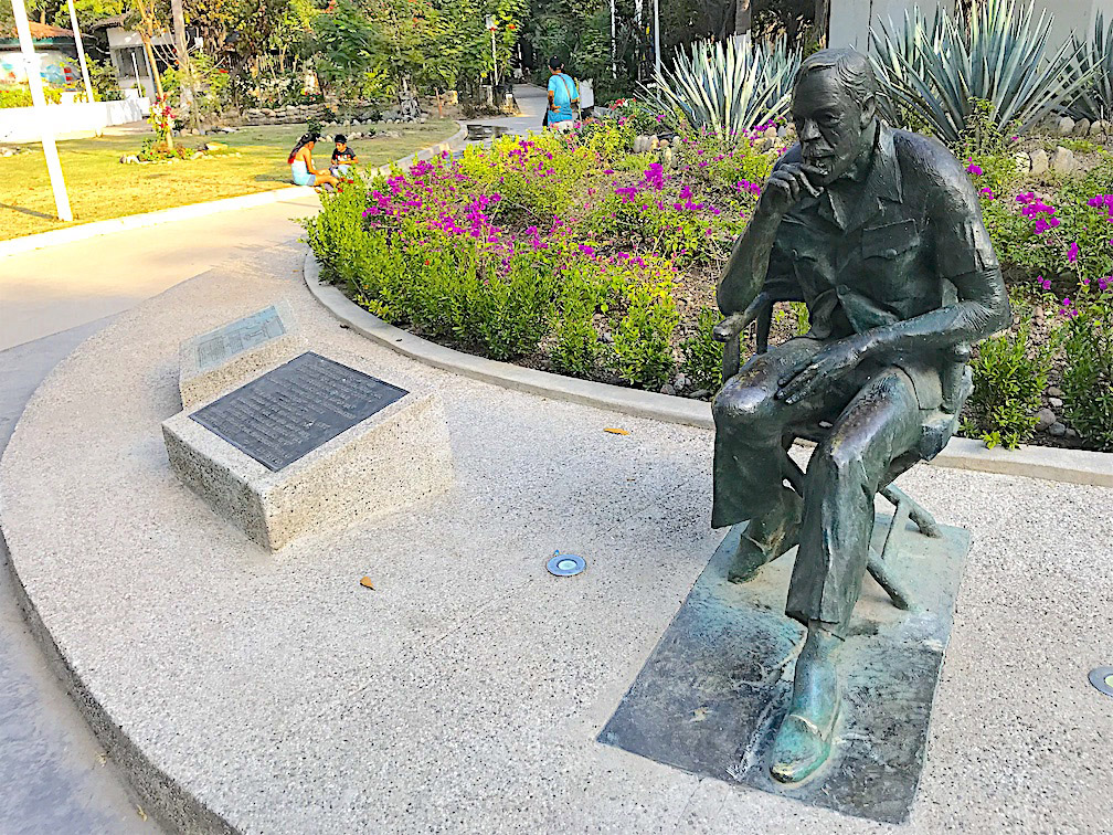 John Huston statue