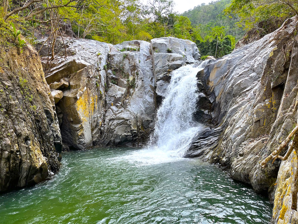 quimixto waterfall