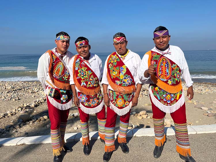 Voladores costumes
