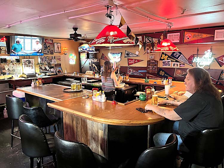 Al's Place bar