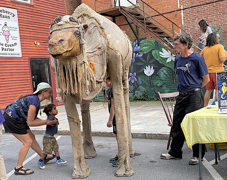 camel puppet