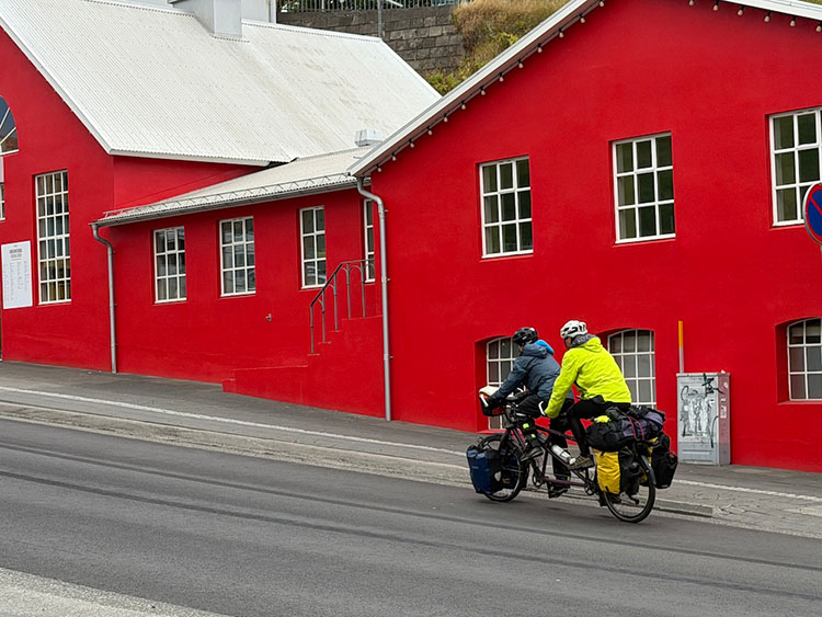 Iceland cyclists